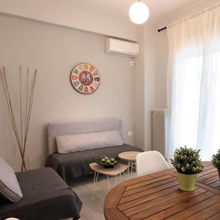Pale Coloured Apt In Athens Historic Centre Exterior foto