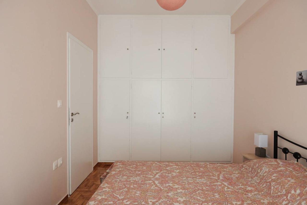 Pale Coloured Apt In Athens Historic Centre Exterior foto
