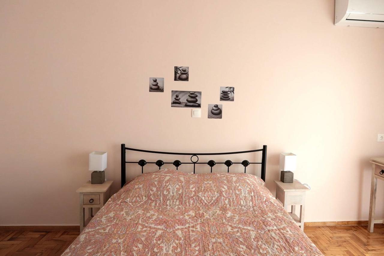 Pale Coloured Apt In Athens Historic Centre Exterior foto